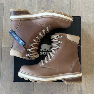 Sorel Women’s LENNOX LACE STKD BOOTS